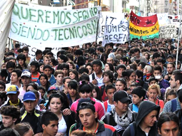 Luego de un mes de toma, los alumnos levantarán la medida