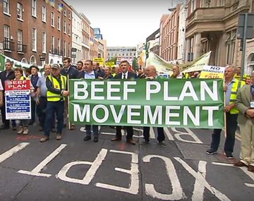 Miles de ganaderos irlandeses marcharon contra la importación de carne del Mercosur