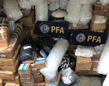 Los productos fueron confiscados durante un allanamiento. Fotos: Ministerio de Seguridad de la Naci&oacute;n.