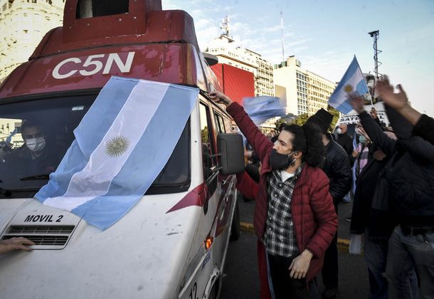 Se entregó uno de los atacantes al móvil de C5N