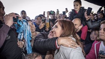 Cristina visitó a los trabajadores despedidos de Atucha Cristina visitó a los trabajadores despedidos de Atucha