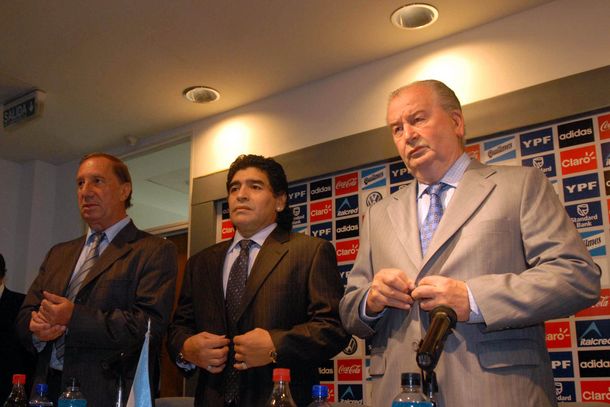 Maradona explosivo: No hay que dejar hablar ni a Grondona ni a Bilardo