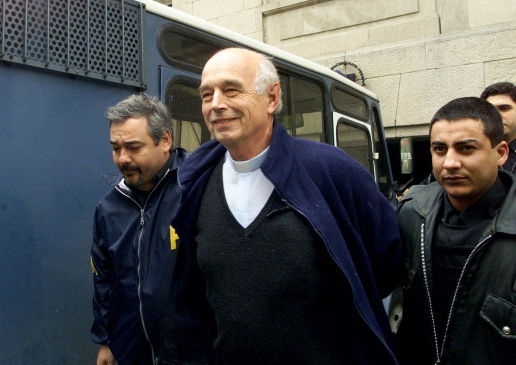 Comienza el juicio contra el cura Christian von Wernich