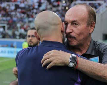 El gesto de Mascherano con el DT de Guatemala tras la acusación de espionaje