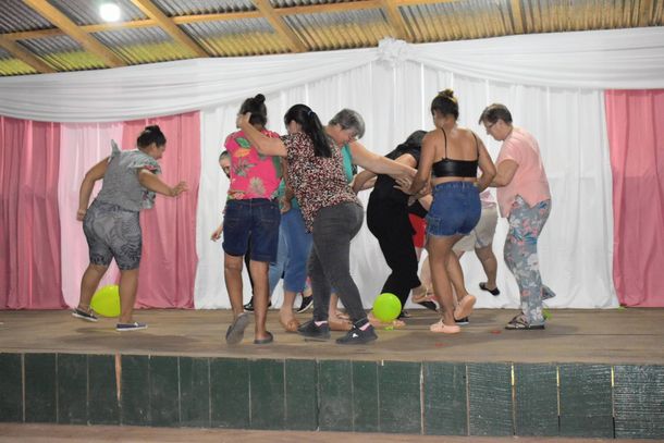 Polémica jornada por el Día de la Mujer en Colonia Aurora. Foto gentileza Misiones Online. Polémica jornada por el Día de la Mujer en Colonia Aurora. Foto gentileza Misiones Online.