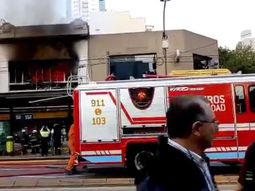 Un voraz incendio destrozó un bazar en Belgrano