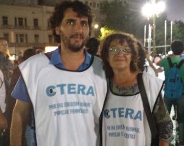 Apoyo a docentes tras la represión - Crédito:&nbsp;@MariaReigada1