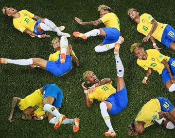 Los memes de Neymar después de fingir una falta