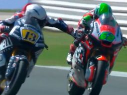 Locura en el moto GP: se puso a la par de un rival y le accionó el freno
