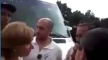 la senadora rojkes trato de animal y vago a victima de las inundaciones la senadora rojkes trato de animal y vago a victima de las inundaciones