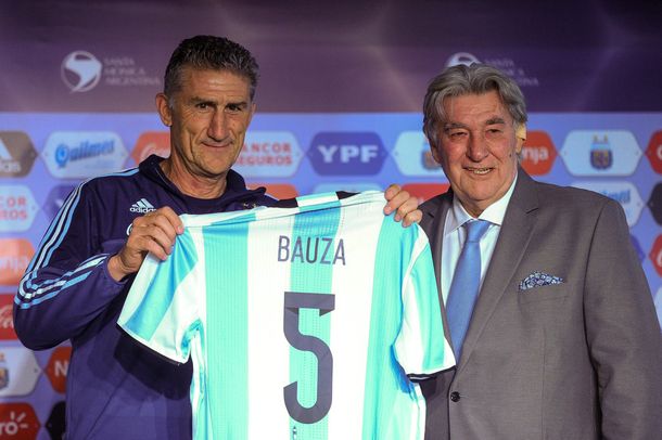 Llegó el momento: Bauza viajó a España para hablar con Lionel Messi