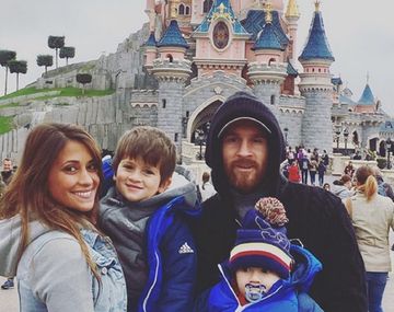 La familia Messi en Disne de París.