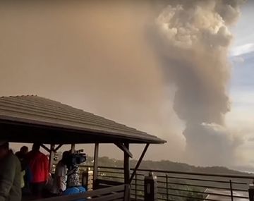 Miles de evacuados en Filipinas por temor a la erupción del volcán Taal