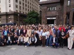 intendentes de todo el pais marcharon al ministerio de economia con un duro reclamo para el gobierno intendentes de todo el pais marcharon al ministerio de economia con un duro reclamo para el gobierno
