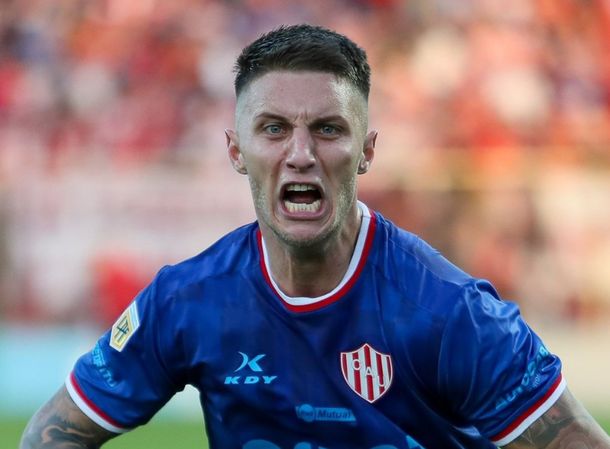 Unión se impuso ante San Lorenzo y trepó a la punta junto a Talleres