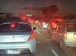 Cierre del fin de semana largo: caos de tránsito en la Ruta 2