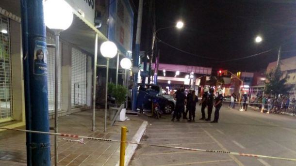 Corrió una picada con su camioneta y atropelló a cuatro personas
