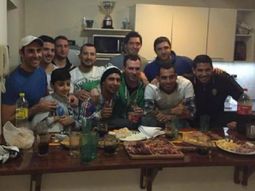 la picada de carlitos: tevez se reencontro con sus companeros de all boys la picada de carlitos: tevez se reencontro con sus companeros de all boys