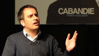 a maximo quisieron ensuciarlo con bajezas a maximo quisieron ensuciarlo con bajezas