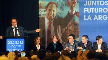 scioli, por radio 10: se negociara con los buitres, pero no de cualquier manera scioli, por radio 10: se negociara con los buitres, pero no de cualquier manera