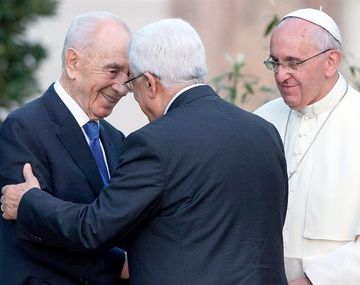 El Papa instó a derribar los muros de la enemistad
