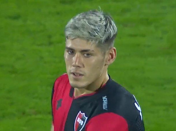 Todo mal: Franco Díaz volvió a jugar en Newells y los hinchas lo silbaron