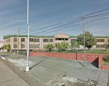 Un alumno de 14 años llevó un arma al colegio e hirió a un compañero accidentalmente.