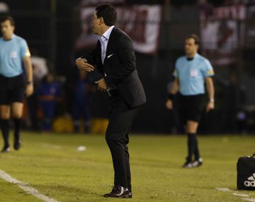 Marcelo Gallardo ante Guaraní en Paraguay