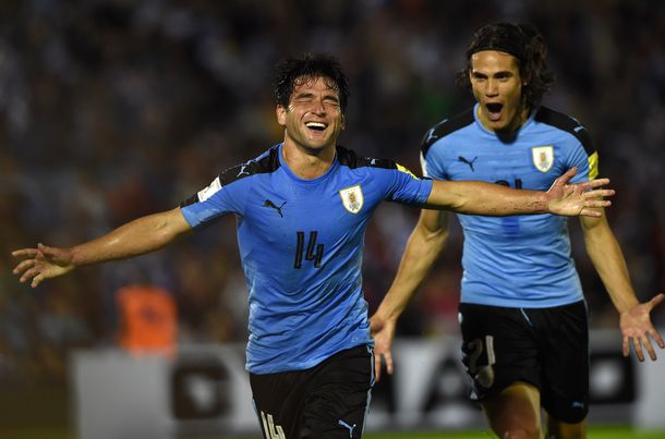 Nicolás Lodeiro marca el primer gol de Uruguay ante Venezuela por Eliminatorias en el Centenario