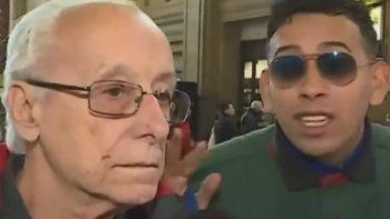 joven libertario increpo a un jubilado tras las elecciones: tiene que laburar, don joven libertario increpo a un jubilado tras las elecciones: tiene que laburar, don