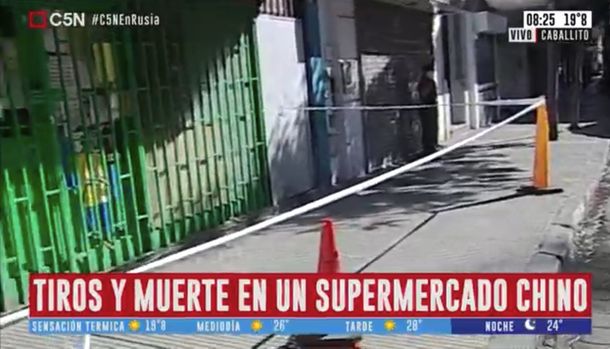 Mataron de 23 tiros a un hombre desde un auto cuando caminaba por Caballito