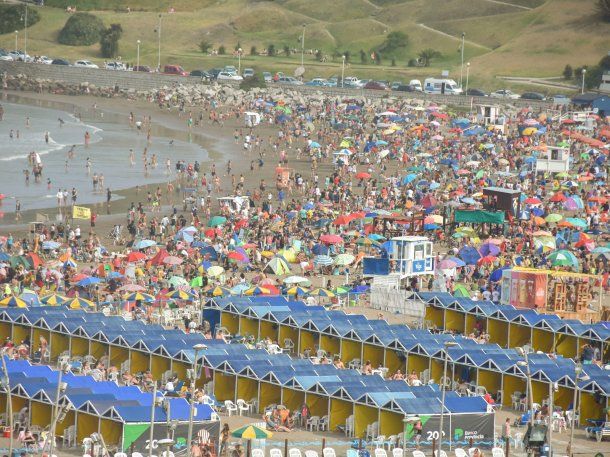 Ola de calor y de descuentos en Mar de Plata: explotan las playas
