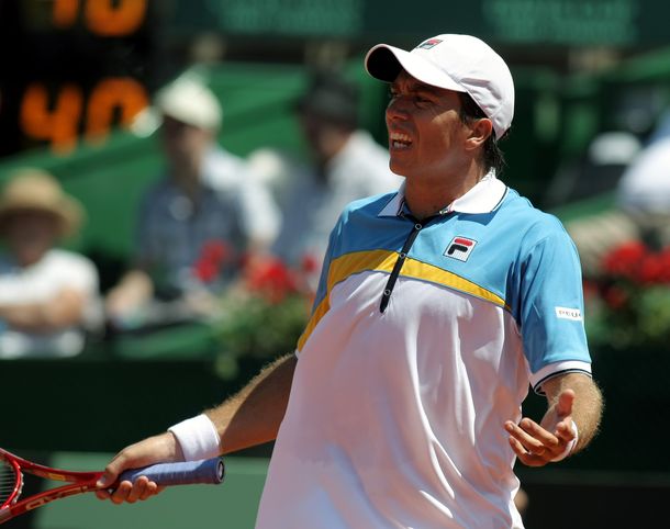 En un partido insólito, Berlocq se quedó con el primer punto