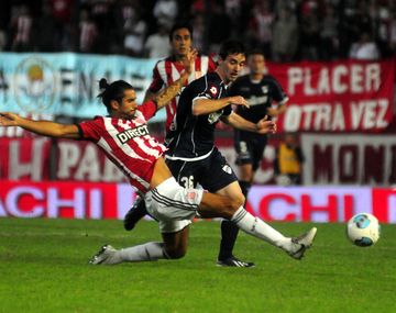 Quilmes ganó sobre el final y hundió a Independiente