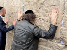 javier milei llego a israel y paso por el muro de los lamentos javier milei llego a israel y paso por el muro de los lamentos