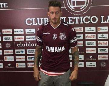 Tras su salida de Independiente, Denis juega en Lanús