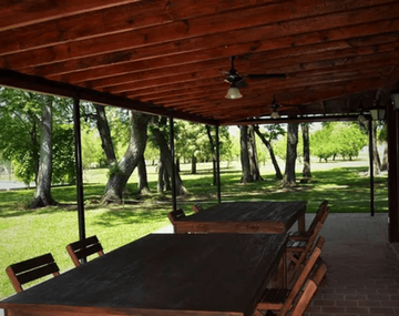 El pueblo cercano que ofrece una salida de relax y paseo.