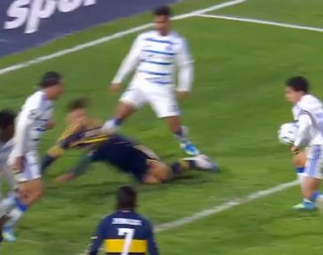 ¿Doble mano y penal para Boca?