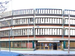 una alumna cambio la botellita de agua al profesor y le puso veneno una alumna cambio la botellita de agua al profesor y le puso veneno