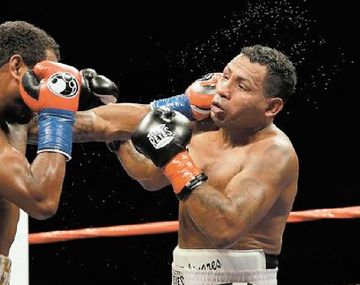 La pelea del morbo: mirá el gancho al hígado de Mosley que derribó a Mayorga 