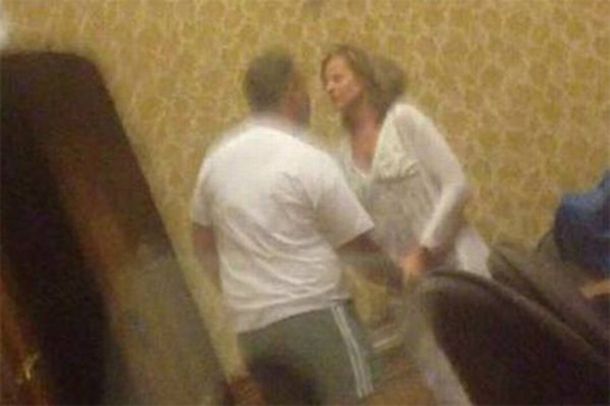 Filman a una funcionaria belga teniendo sexo con su amante