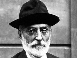 Para Unomuno, sentir y ser conscientes de lo que duele ayuda a darle más valor a lo que vivimos. Para Unomuno, sentir y ser conscientes de lo que duele ayuda a darle más valor a lo que vivimos.