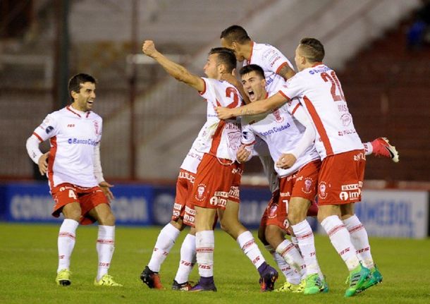 Heroico: Huracán goleó y dio vuelta la serie ante Deportivo Anzoátegui