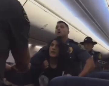 Así los policías se llevaban a la mujer alérgica