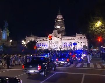 Con cacerolazo y repudio: así llegó Milei al Congreso para la apertura de sesiones