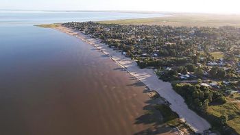 Desde la Cepal aseguraron que es viable la construcción de un puerto de pasajeros en la laguna Merín. Desde la Cepal aseguraron que es viable la construcción de un puerto de pasajeros en la laguna Merín.
