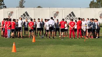 El plantel reunido en homenaje a la hermana del uruguayo El plantel reunido en homenaje a la hermana del uruguayo