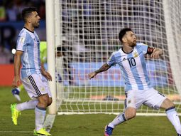 El grito desaforado de Messi tras convertir de penal ante Chile El grito desaforado de Messi tras convertir de penal ante Chile