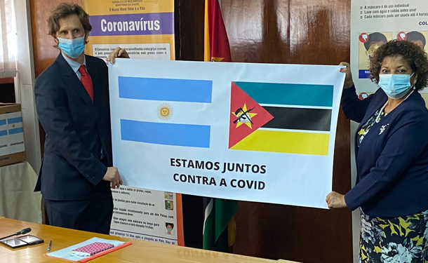 El cura de Racing luego de la llegada de vacunas donadas a Mozambique: El orgullo de ser argentino