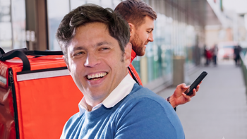 Axel Kicillof impulsa una Ley para que los trabajadores de aplicaciones tengan seguro y botón de pánico Axel Kicillof impulsa una Ley para que los trabajadores de aplicaciones tengan seguro y botón de pánico